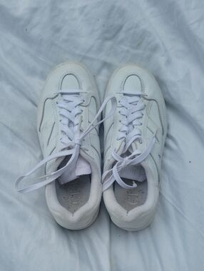 New Balance White Leather Sneakers - Classic Lace-Up Trainers Size 5